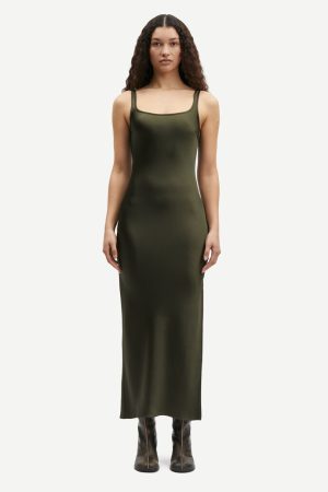 Sunna dress in forest night