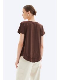 Ava V-Neck Mock Layer T-Shirt - chocolate - XS - Image 2