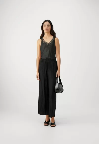 Salacy Tank Top - small - Image 4