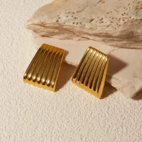 Elle Sculpted Earrings in gold - Image 4