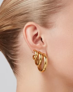 Staple Medium Hoop Earrings in gold - Image 2