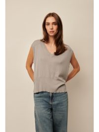 Maggie Sleeveless Top - coming spring'25