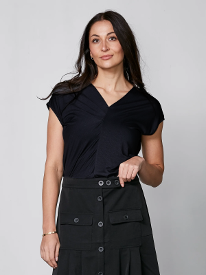 YASMI v-neck t-shirt IN BLACK