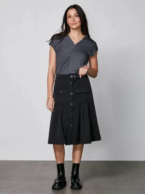 YASMI v-neck t-shirt IN DARK GREY - Image 5