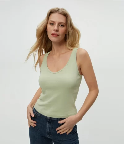 Sloan V-neck top in seacrest