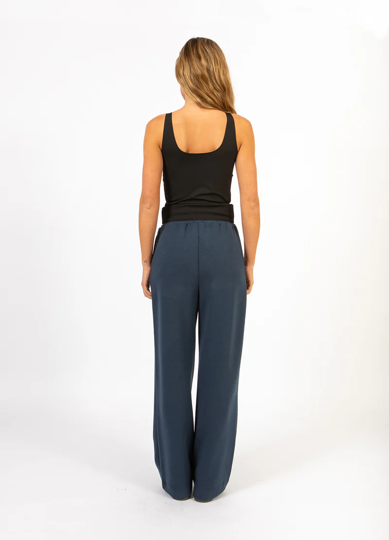 Vida Strap Top in black - Image 4