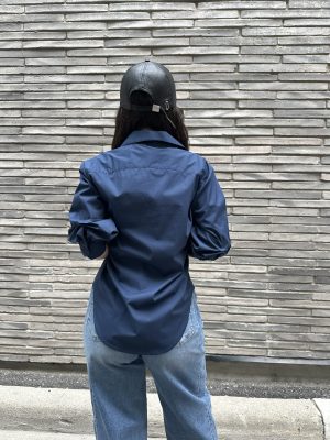 Scarlett Simple Shirt in navy - Image 2