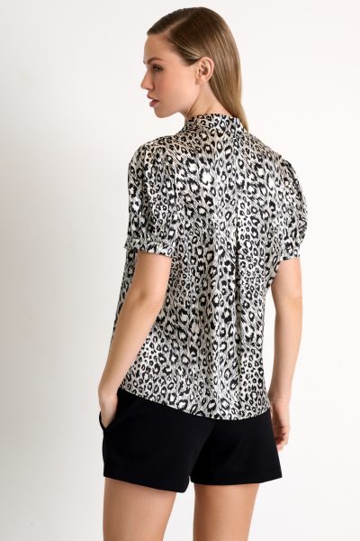 Vee Short-sleeved silk blouse - Image 4