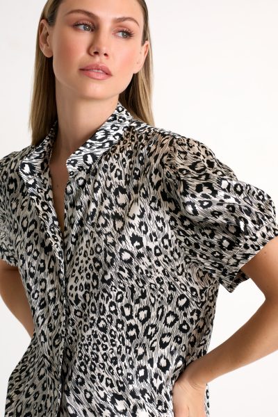 Vee Short-sleeved silk blouse - Image 3