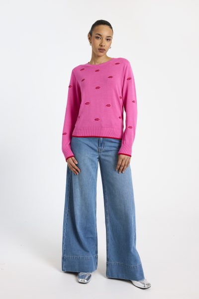Leila Lip Crewneck in bubblegum - Image 4