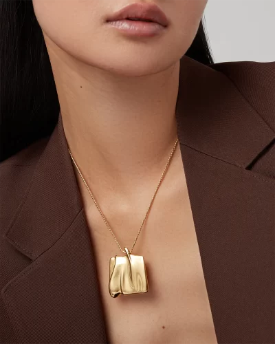 Sundra Pendant Necklace in gold - Image 2