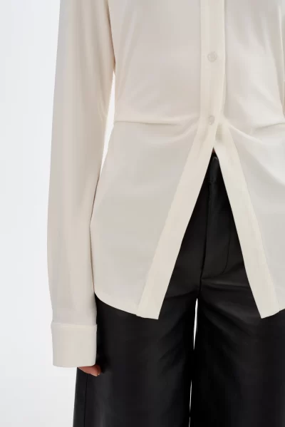 KAI Fitted Knit Shirt in white - coming soon - Image 4