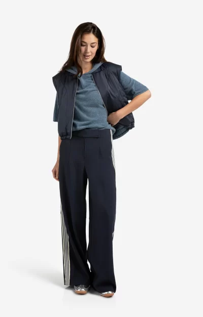 Camden Reversible Vest in inkwell blue - Image 2