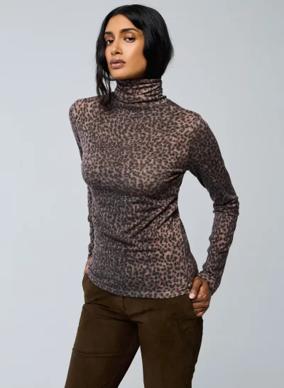 Bria Cashmere Turtleneck in rose wood - Image 5