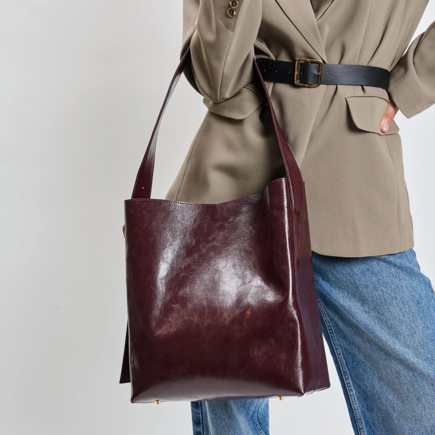Brooke Bucket bag in burgundy - Image 6
