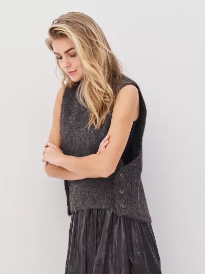 AGNES knit vest in brown - Image 4