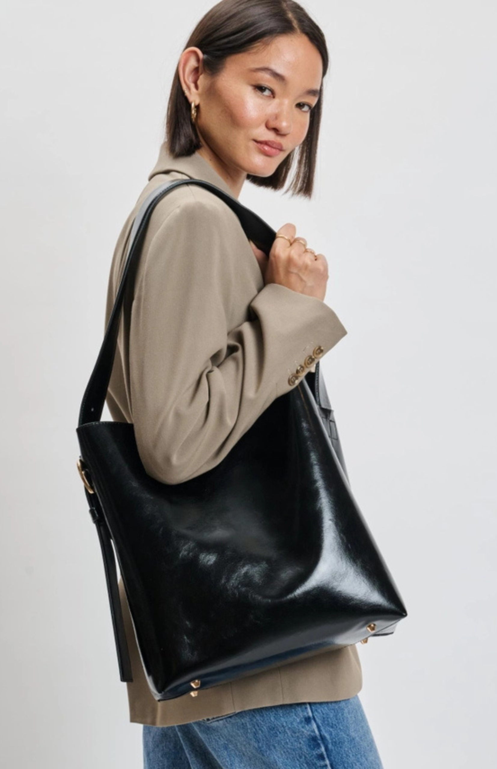 Brooke Bucket Bag in black
