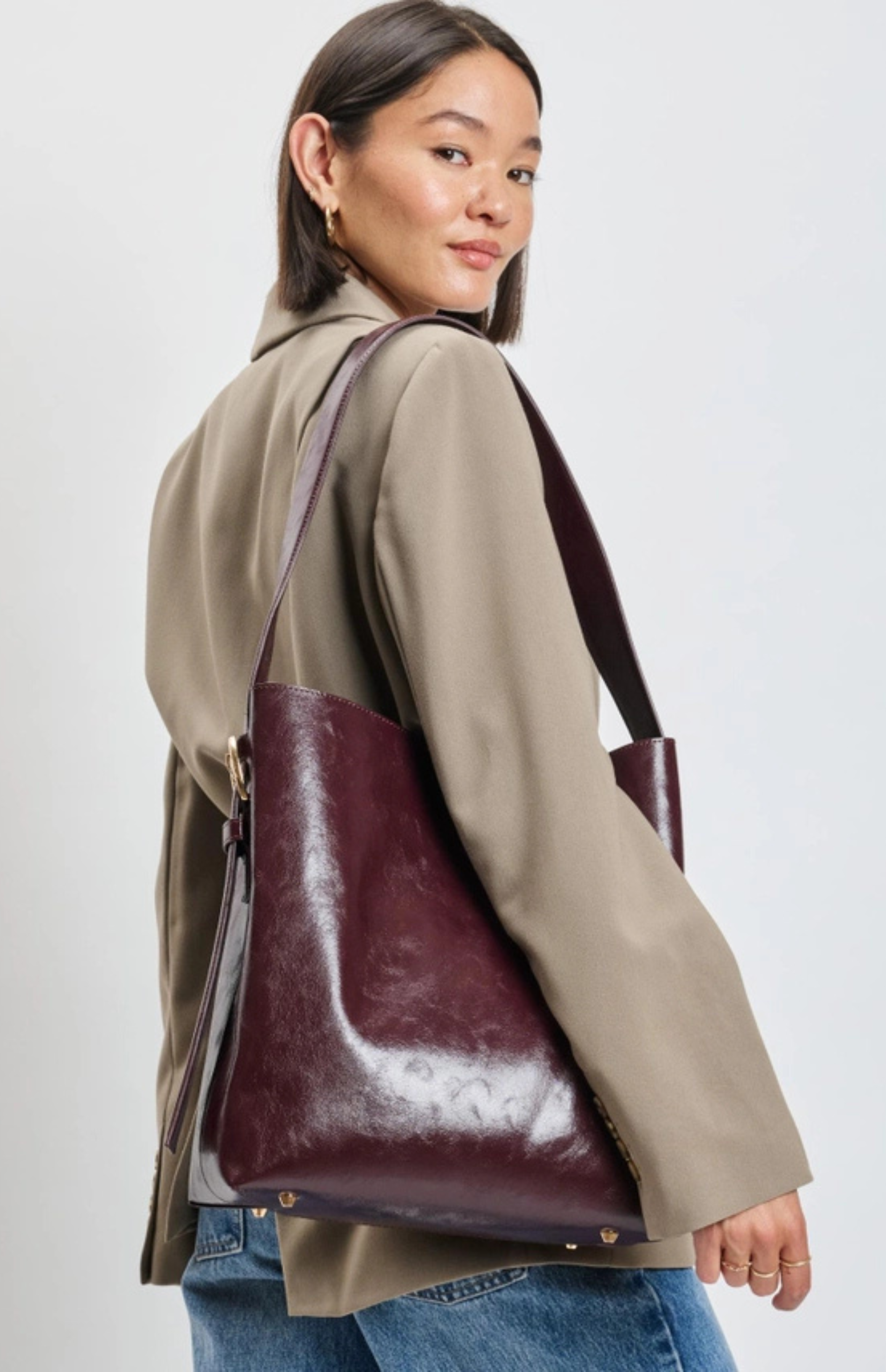 Brooke Bucket bag in burgundy
