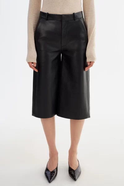 Lise Leather Shorts in black - Image 5