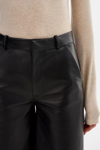Lise Leather Shorts in black - Image 2