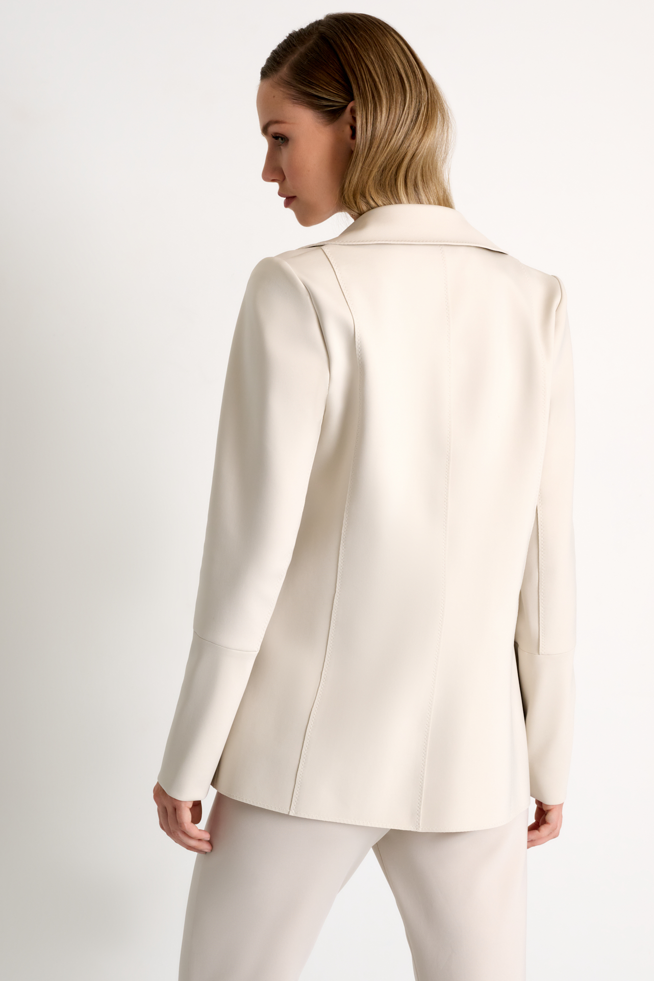 Crysta Structured blazer in beige - Image 4