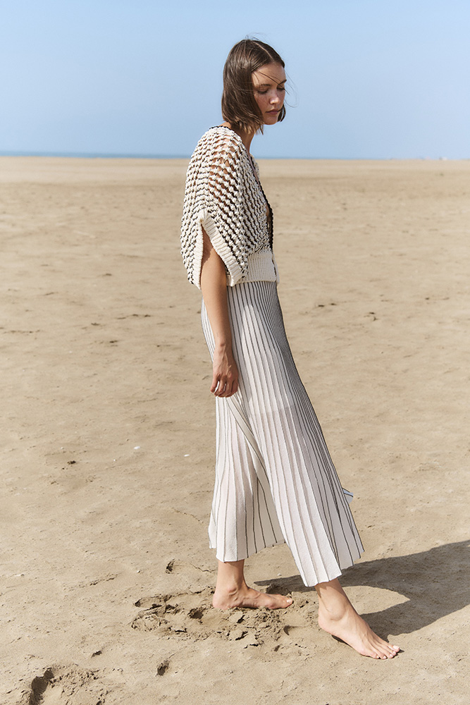 Demea Knit - Image 2