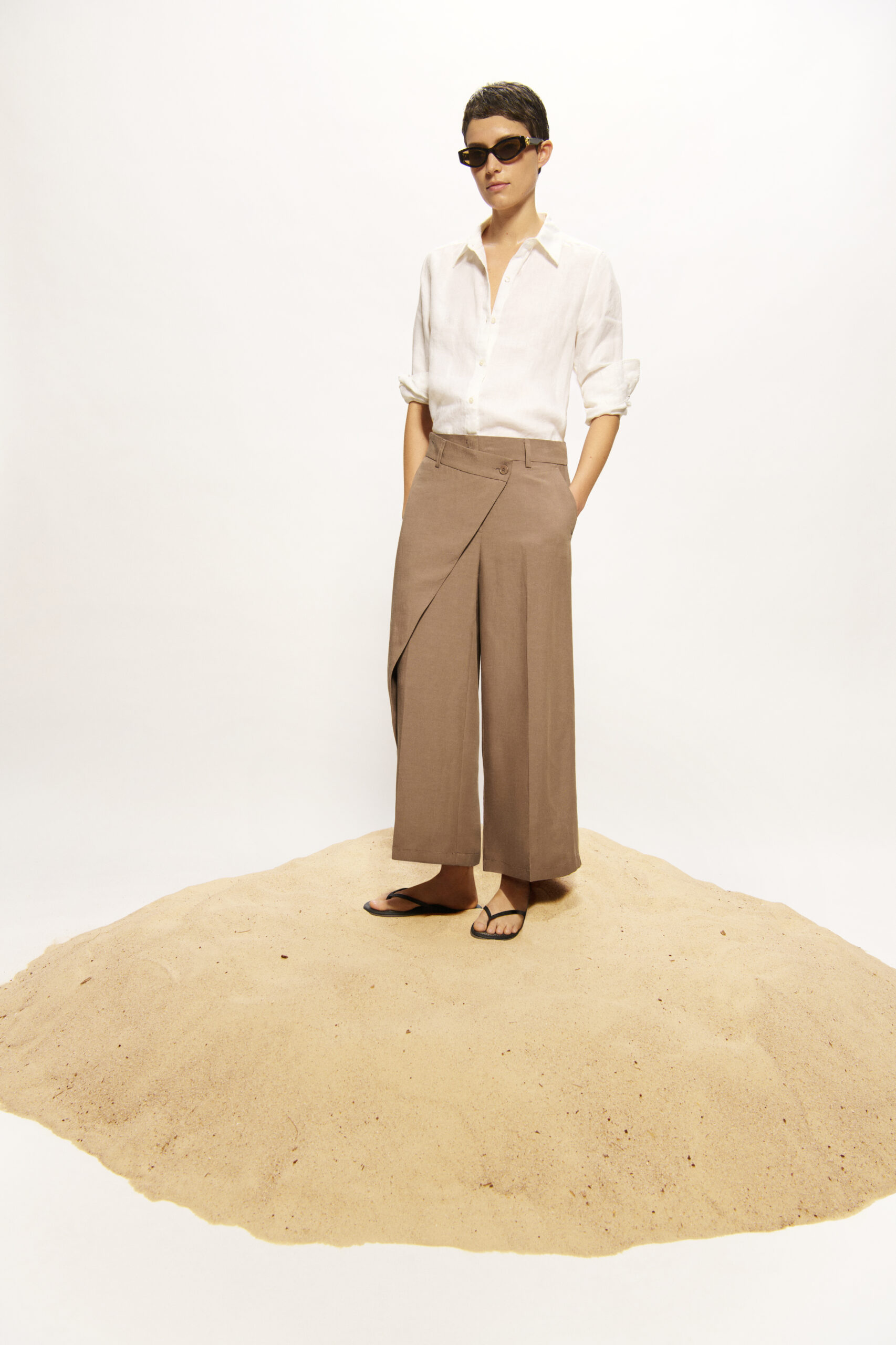 ANAIS CROPPED PANT IN NOCCIOLA - Image 3