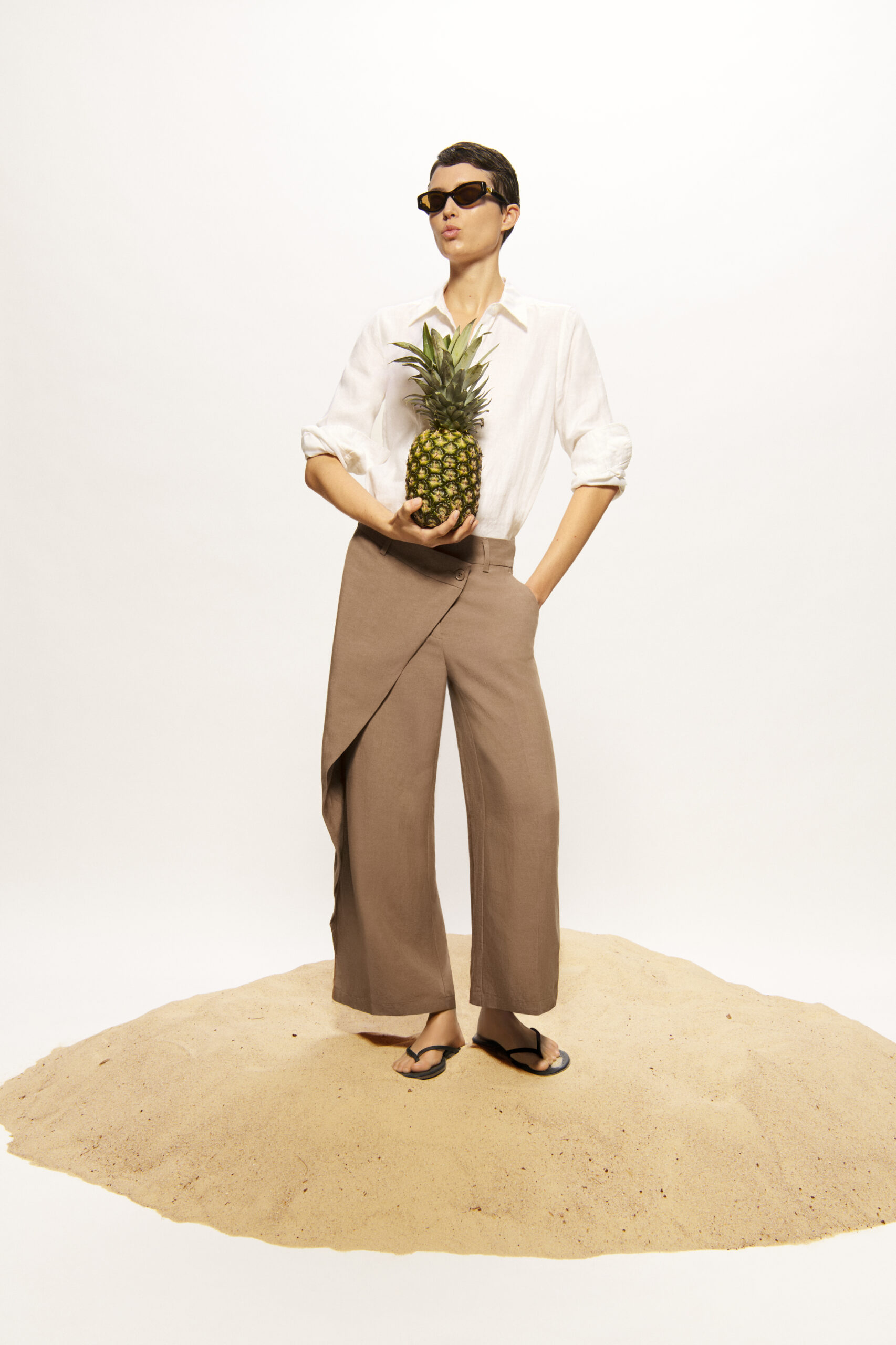 ANAIS CROPPED PANT IN NOCCIOLA - Image 2