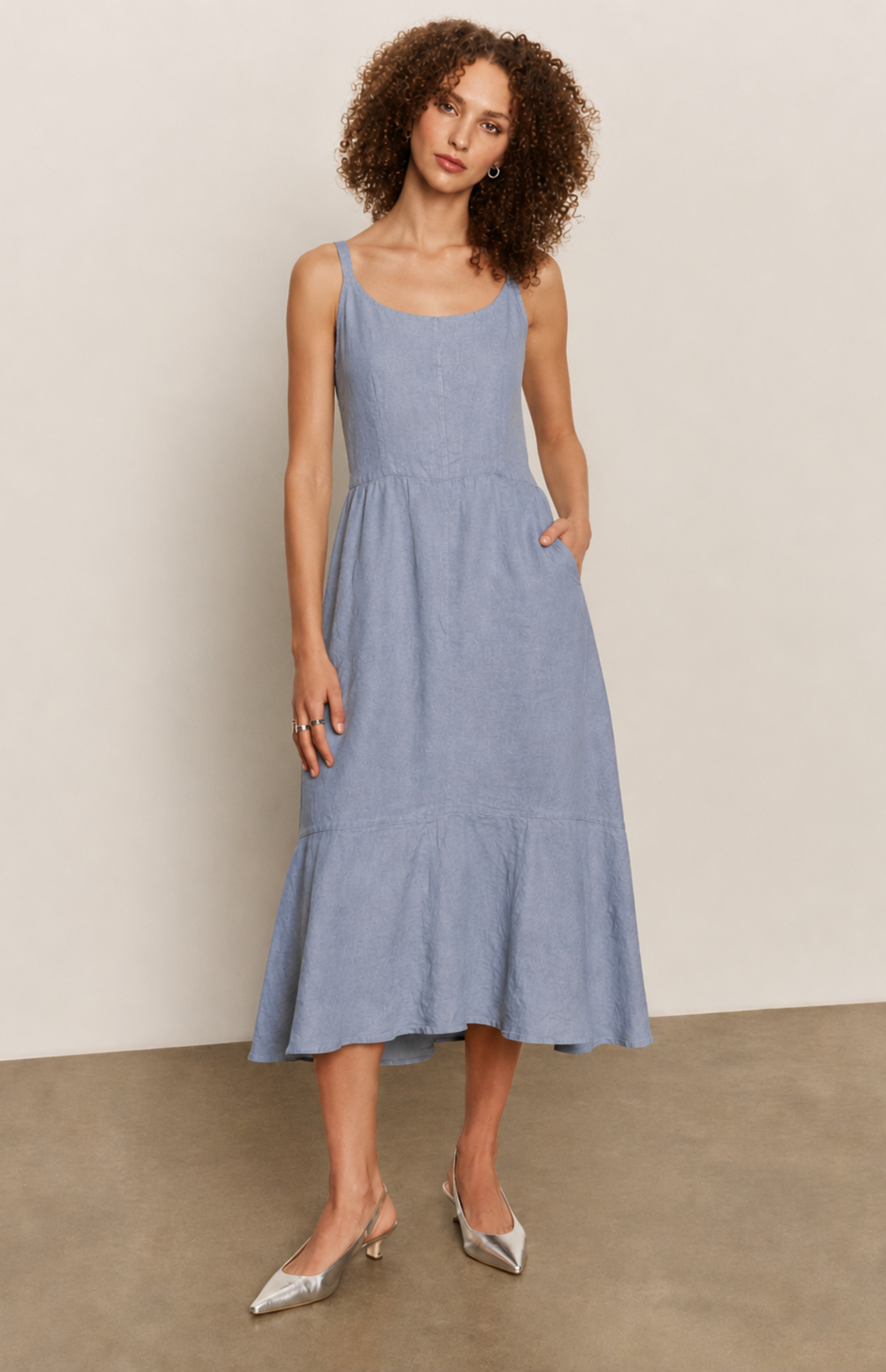 Niki Linen Dress in light denim