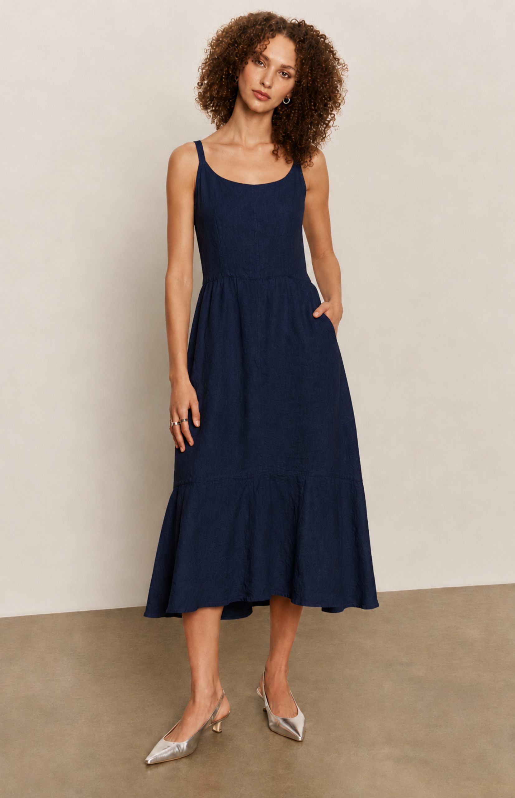 Niki Linen Dress in navy